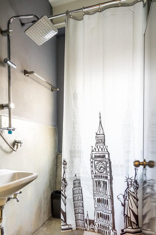 Love Cnx Guesthouse Chiang Mai Buitenkant foto